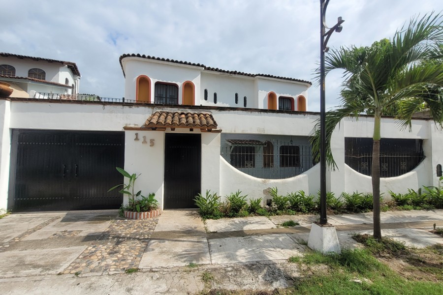 Casa Paris Casa for sale in Rio Pitillal South