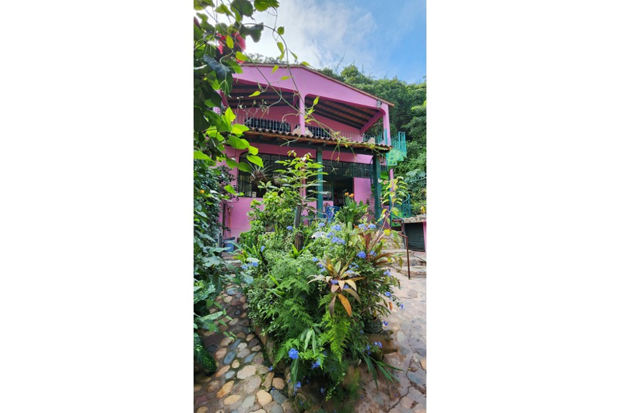 Casa Guacamaya  House for sale in East