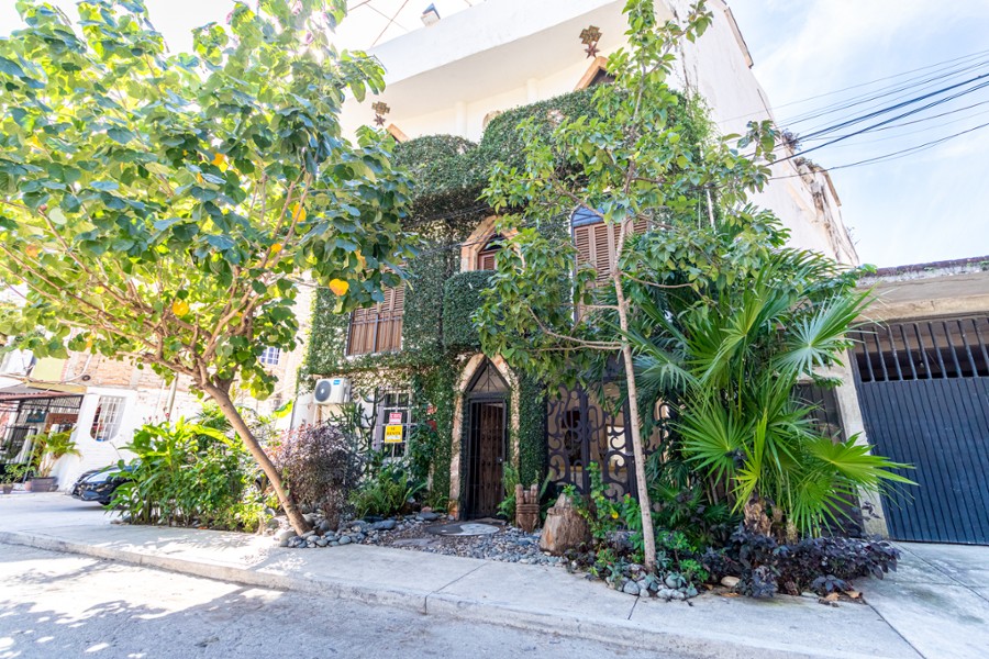 Casa Luna House for sale in East